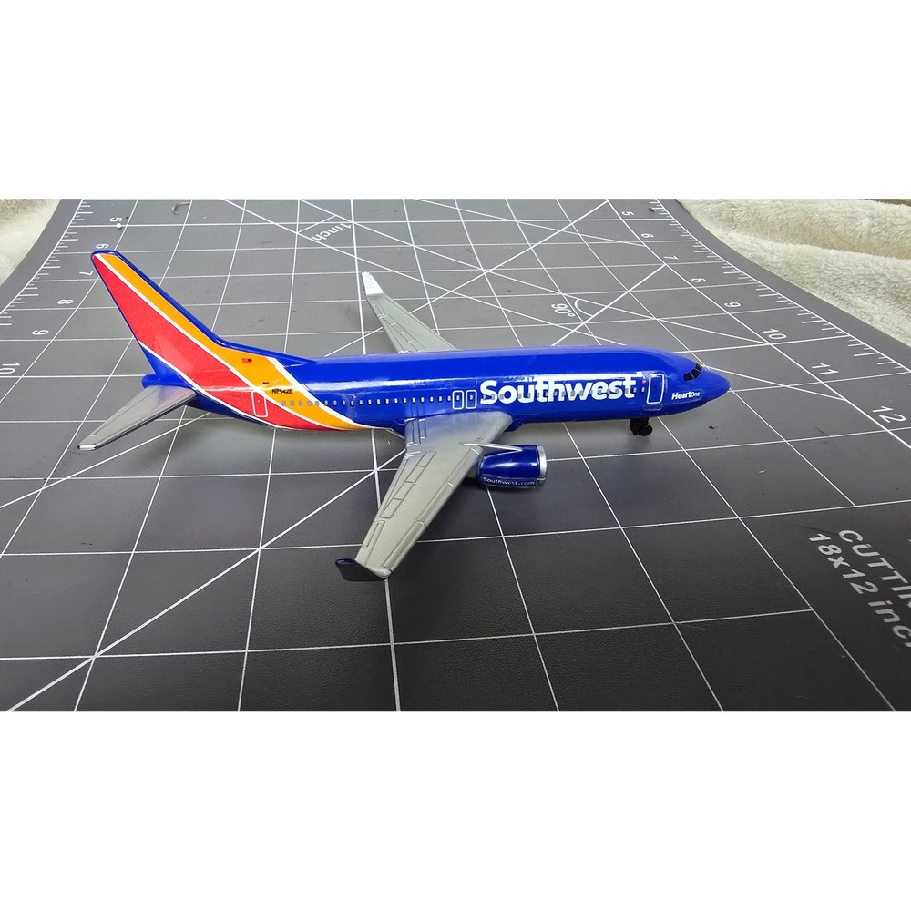 Daron Realtoy Southwest Airlines Boeing 737-800 Heart One Livery Die-Cast Model